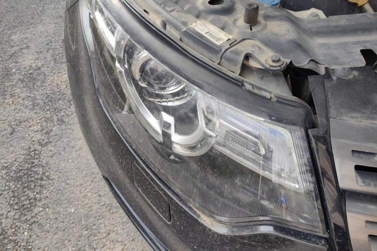 Used Land Rover Discovery Sport 2018 240 PS SE Version Right Front Headlight