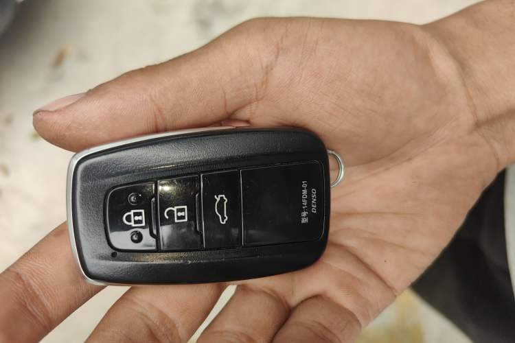 Used Toyota Avalon 2019 Dual-Engine 2.5L XLE Prestige Version China VI Standard
