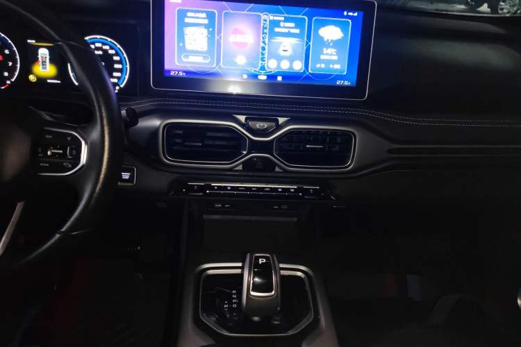 Used Geely Auto Haoyue 2020 1.8TD DCT Luxury Model 5 Seats Audio And AC Panel