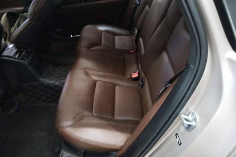 Used Volvo S90 New Energy 2023 T8 Plug-in Hybrid All-Wheel Drive Long-Range Luxury Edition Left Rear Seat