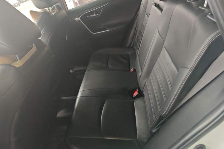 Used Toyota Wildlander 2021 Dual-Motor 2.5L E-CVT Four-Wheel Drive Luxury Edition Left Rear Seat