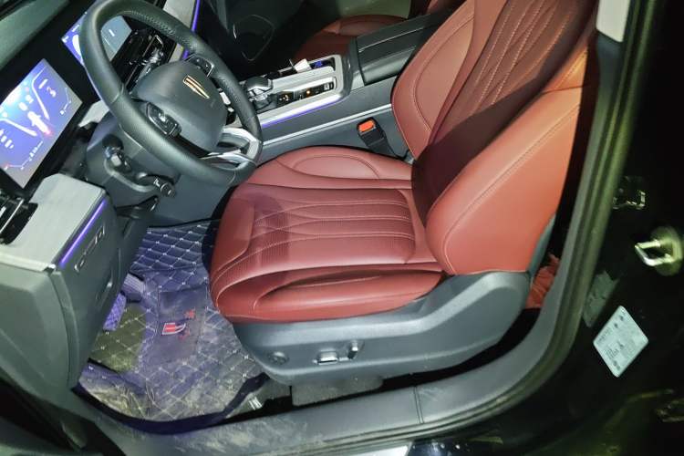 Used Hongqi HS5 2025 2.0T Two-Wheel Drive Flagship Pro Edition
