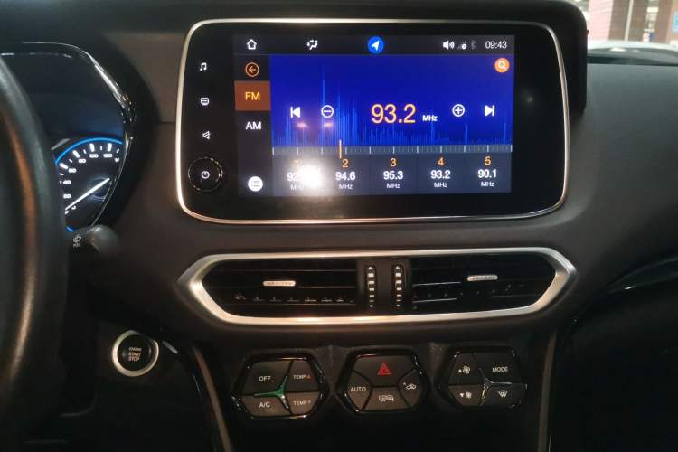 Used GAC Trumpchi GS4 2018 235T Automatic Two-Wheel Drive Luxury Smart Connectivity Version Audio And AC Panel