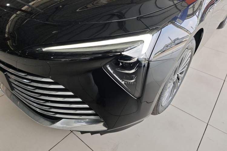 Used Buick LaCrosse 2025 28T Platinum Edition
