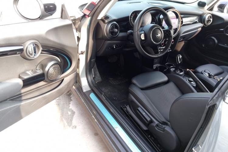 Used MINI 2022 2.0T COOPER S Classic Edition Interior 3