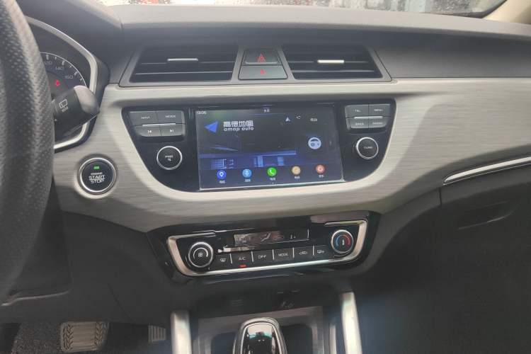 Used Geely Auto Vision X3 2017 1.5L Automatic Luxury Model Audio And AC Panel