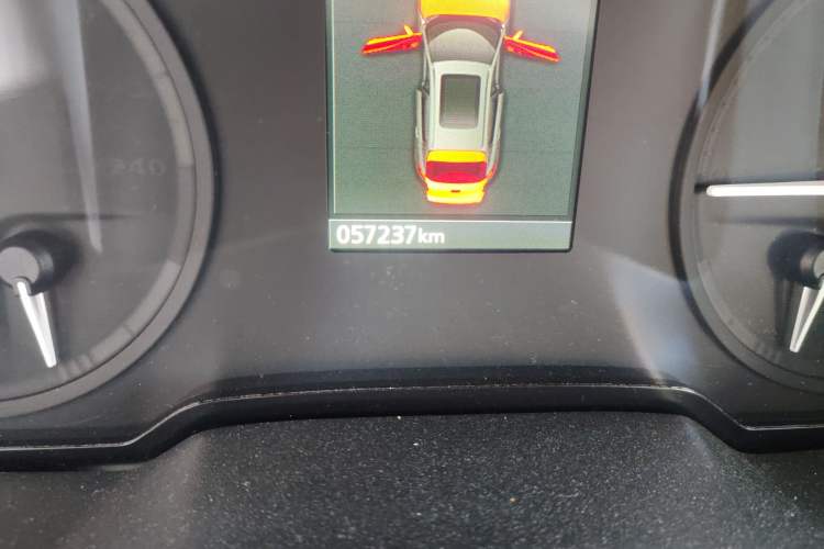 Used Qoros 5 2018 Revised Version 1.6T Automatic Leading Edition Odometer Close Up