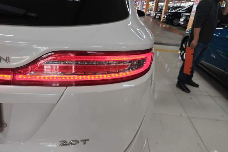 Used Lincoln MKC 2017 2.0T Two-Wheel-Drive Luxury Edition