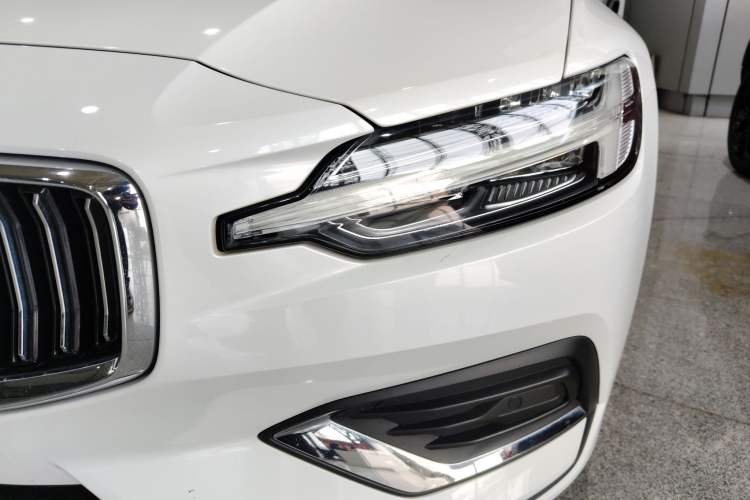 Used Volvo S60 2022 B4 Zhiyuan Luxury Edition Left Front Headlight