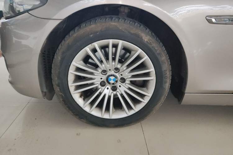 Used BMW 5 Series 2014 525Li Leading Model
