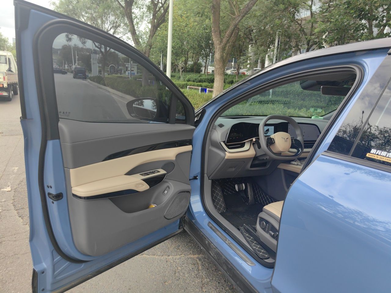 Hongqi Tiangong 08 2025 565 All-Wheel-Drive Pioneer Edition — снимка 16