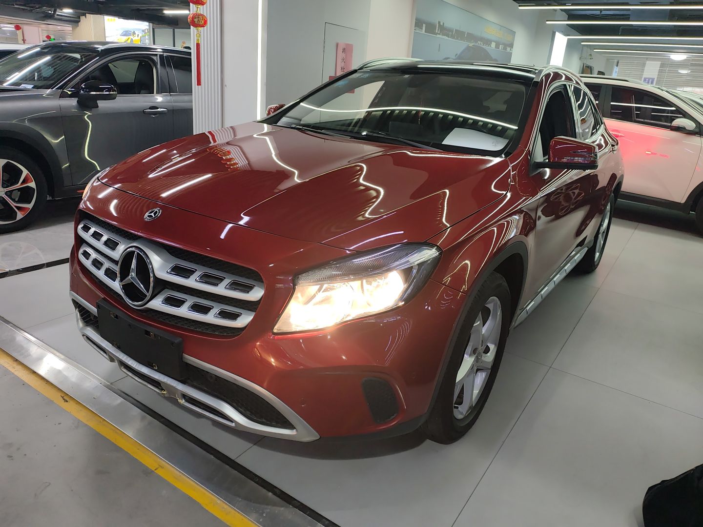 Под передней частью автомобиля