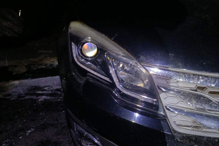 Used GAC Trumpchi GS5 Super 2016 2.0L Automatic Two-Wheel Drive Supreme Edition Right Front Headlight