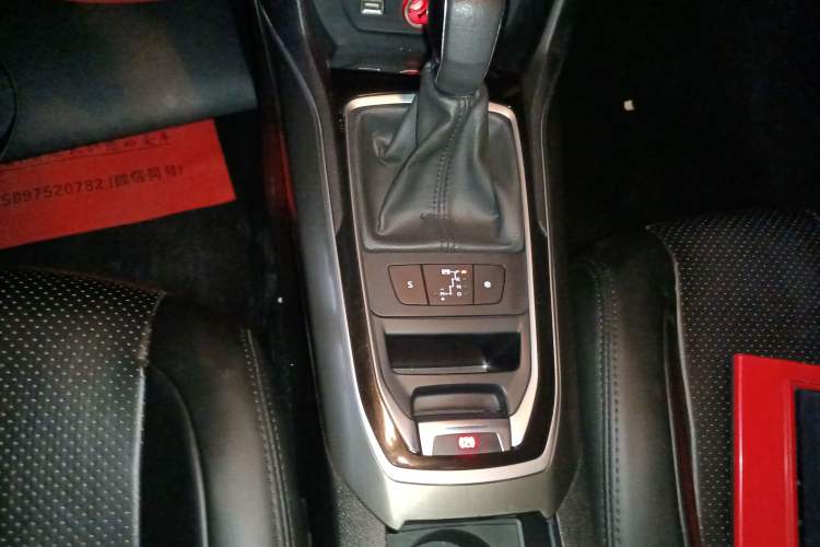 Used Peugeot 408 2015 1.2T Automatic Luxury Edition Gear Lever