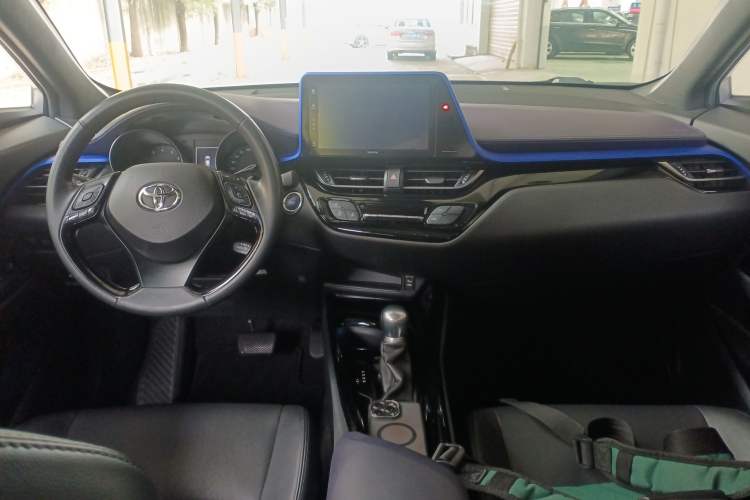 Used Toyota IZOA 2018 2.0L Yichi Version China VI Standard
