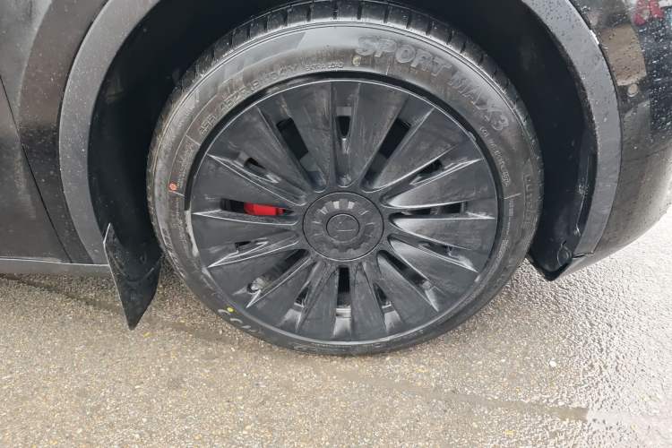 Used Tesla Model Y 2024 Rear-Wheel-Drive Version Right Front Wheel Hub