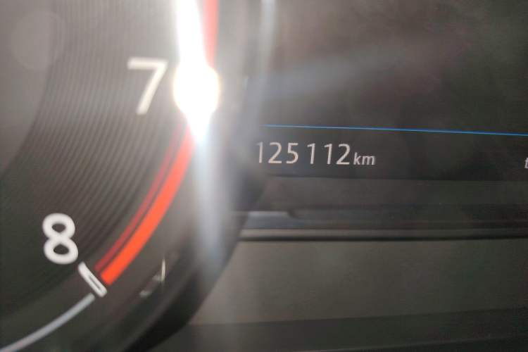 Used Volkswagen Phideon 2018 380TSI Two-Wheel Drive Business Edition Odometer Close Up