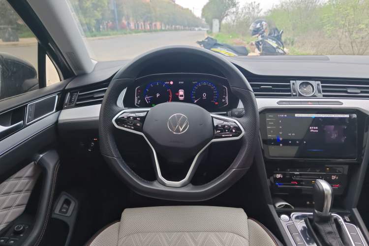 Used Volkswagen Magotan 2023 2 Million Units Commemorative Edition 330TSI DSG Luxury Version Steering Wheel