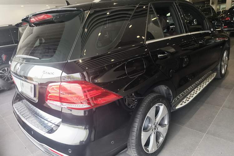 Used Mercedes-Benz GLE 2018 GLE 320 4MATIC Luxury Collection Edition Rear Right 45 Deg