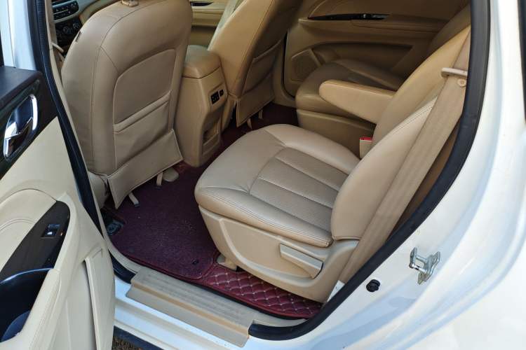 Used Baojun 730 2016 1.5L Manual Comfort Version 7 Seats China V Emission Standard Left Rear Seat