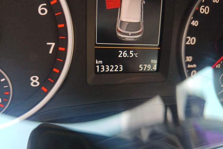 Used Volkswagen Tiguan 2015 1.8TSI Automatic All-Wheel-Drive Luxury Model Odometer Close Up