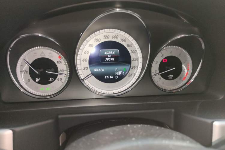 Used Mercedes-Benz GLK-Class 2015 GLK 260 4MATIC Dynamic Edition Ultimate Version Odometer Close Up