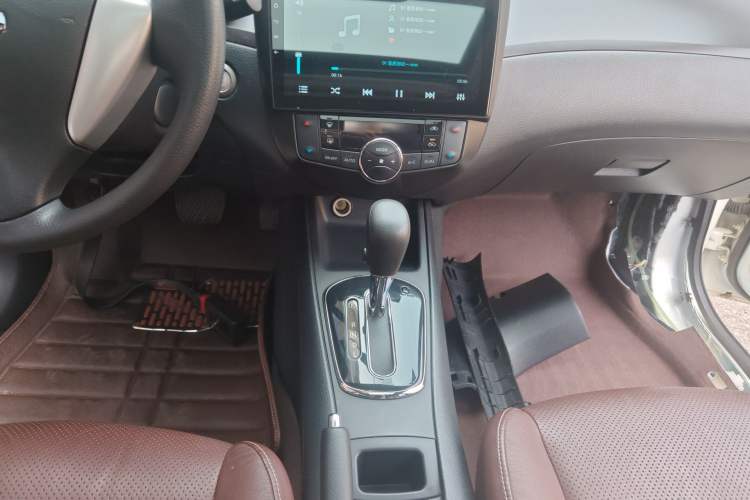 Used Nissan Tiida 2014 1.6L CVT Cool Cafe Edition
