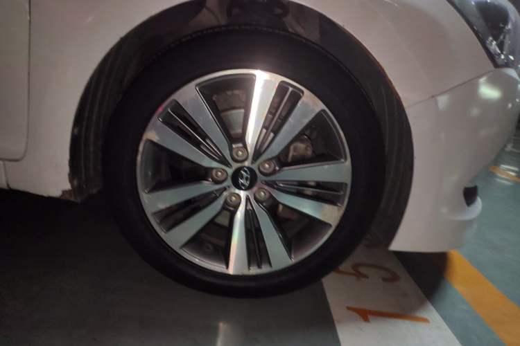 Used Hyundai Mistra 2016 1.6T Automatic Smart GLS Right Front Wheel Hub