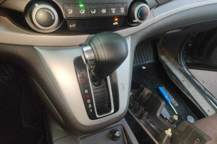 Used Honda CR-V 2012 2.0L two-wheel drive urban version
