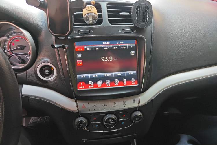 Used Dodge Journey 2013 2.4L Two-Wheel Drive Luxury Version Audio And AC Panel