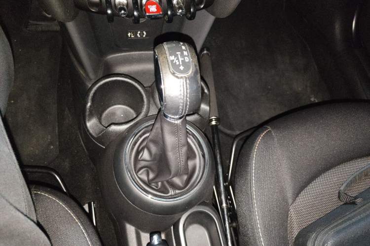 Used MINI 2016 1.2T ONE Pioneer Edition Gear Lever