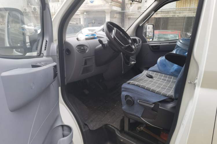 Used SAIC MAXUS Xintu V80 2021 2.0T Manual Classic Aoyuntong Short Wheelbase Mid-Roof 5/6-Seater
