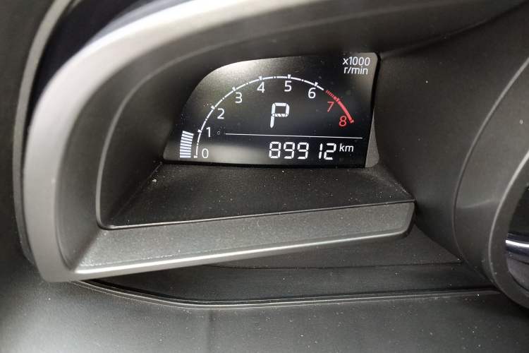 Used Mazda 3 Axela 2017 Sedan 1.5L Automatic Comfort Model Emission Standard China V Odometer Close Up