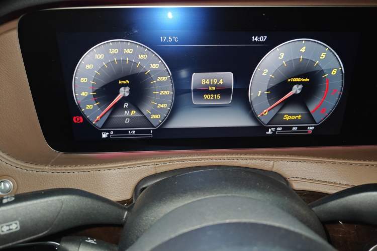 Used Mercedes-Benz Maybach S-Class 2019 S 450 4MATIC Odometer Close Up