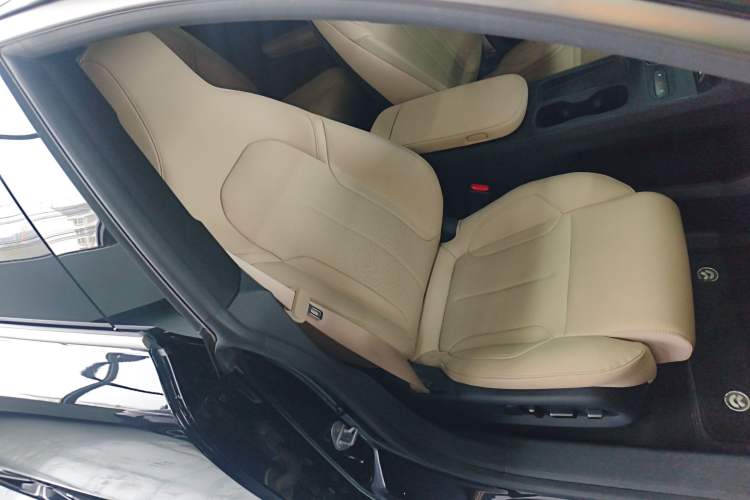 Used Nio ET5T 2024 75kWh Touring Right Front Seat