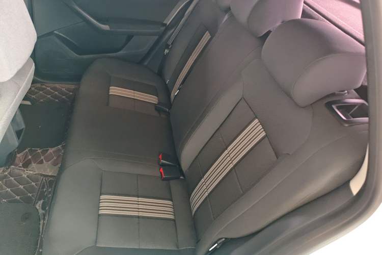 Used Volkswagen Gran Lavida 2017 1.6L Automatic Fashion Edition Left Rear Seat