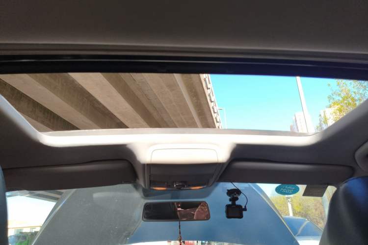 Used Volkswagen Sagitar 2012 1.6L Manual Comfort Model Headliner