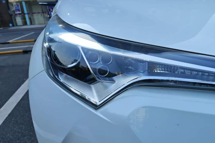 Used Toyota IZOA 2018 2.0L Yichi Version China VI Standard Right Front Headlight