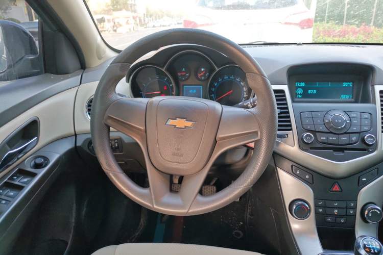 Used Chevrolet Cruze 2015 1.5L Classic SL MT Steering Wheel