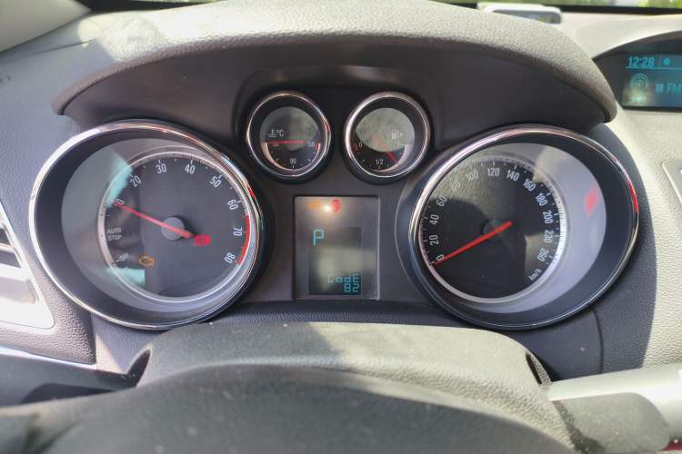 Used Buick Encore 2015 1.4T Automatic Two-Wheel Drive Urban Elite Version Instrument Cluster