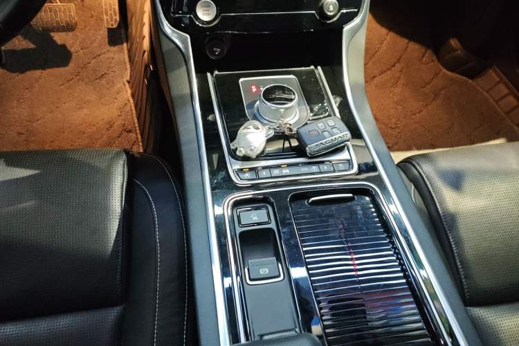 Used Jaguar XF 2016 XF 2.0T Two-Wheel-Drive R-Sport Sport Edition
