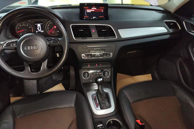 Used Audi Q3 2017 30 TFSI Fashion Model Gear Lever