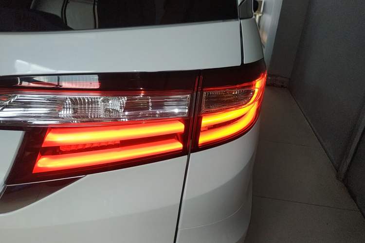 Used Honda Odyssey 2015 2.4L Supreme Edition