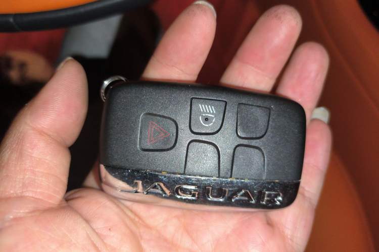 Used Jaguar XJ 2014 XJL 3.0 SC Two-Wheel-Drive Panoramic Business Edition Vehicle Key