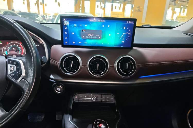 Used Wey VV6 2020 2.0T Two-Wheel Drive Smart Protection+