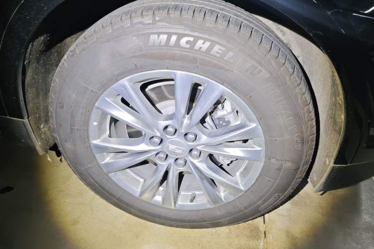 Used Cadillac XT5 2020 Revised Version 28T Luxury Edition Right Front Wheel Hub