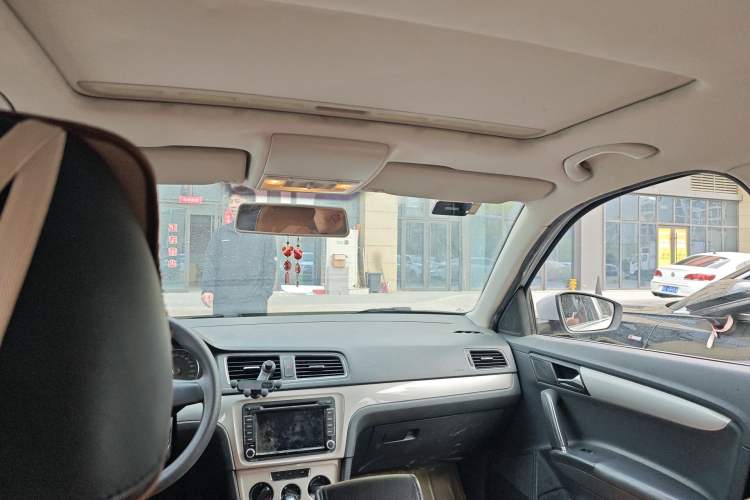 Used Volkswagen Gran Lavida 2014 1.6L Automatic Sport Edition
