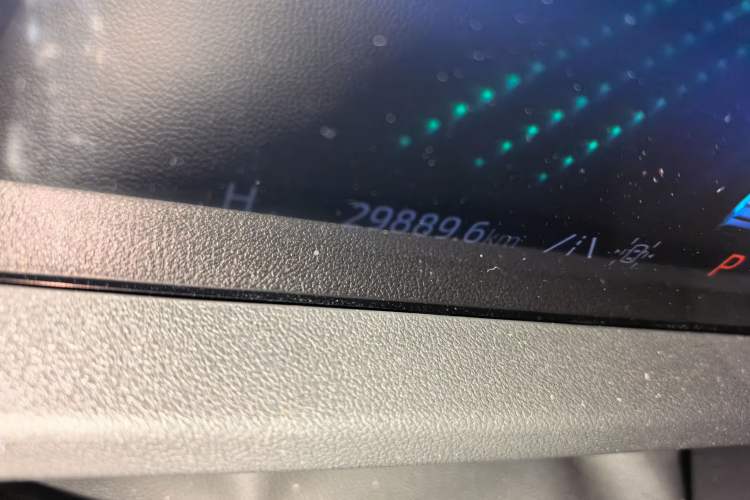 Used Ford Edge 2023 Edge L 2.0T EcoBoost E-Hybrid Four-Wheel Drive Seven-Seat Supreme Model Odometer Close Up