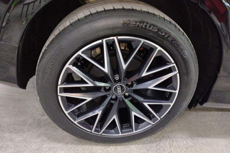 Used Audi Q5 e-tron 2023 40 e-tron Starry Edition Mecha Kit
