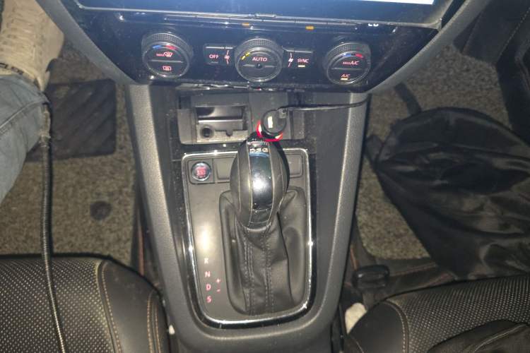 Used Volkswagen Sagitar 2017 230TSI Automatic Luxury Edition
